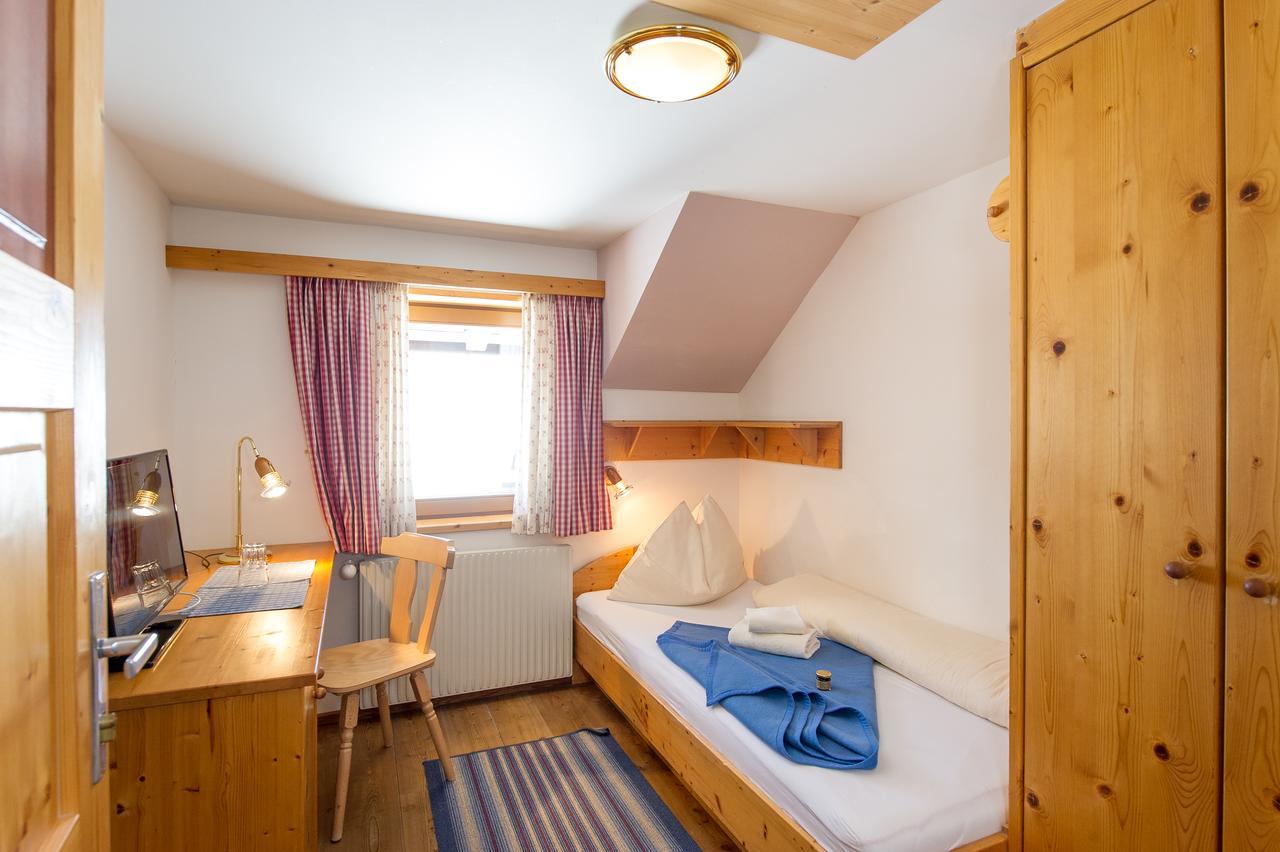Sattleggers Alpenhof & Feriensternwarte Hotel Greifenburg Exterior photo